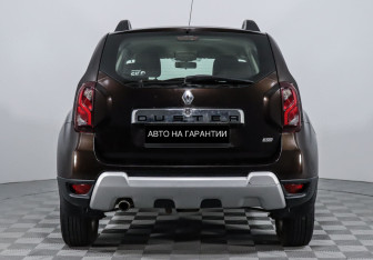 Подержанный автомобиль Renault Duster 2016 года (6 фото)