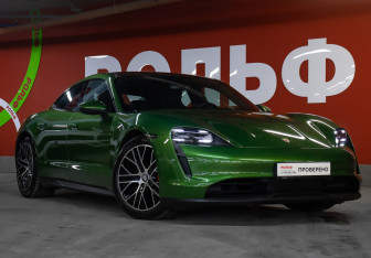 Подержанный автомобиль Porsche Taycan 2022 года (27 фото)