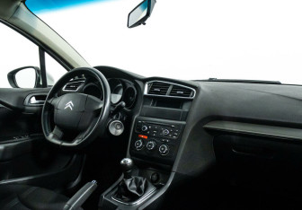 Подержанный автомобиль Citroen C4 Sedan 2015 года (5 фото)