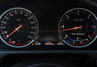 Подержанный автомобиль BMW X6 2016 года (12 фото)