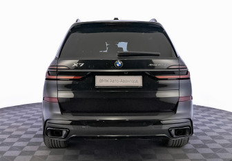 Подержанный автомобиль BMW X7 2024 года (6 фото)