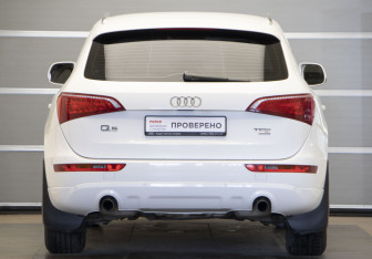 Подержанный автомобиль Audi Q5 2011 года (5 фото)