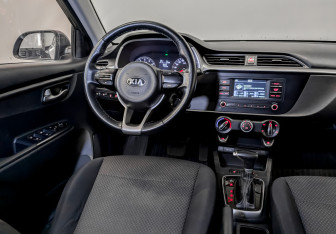 Подержанный автомобиль Kia Rio Hatchback 2021 года (19 фото)