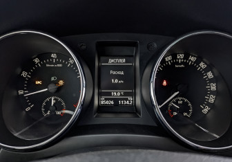 Подержанный автомобиль Skoda Yeti 2012 года (16 фото)