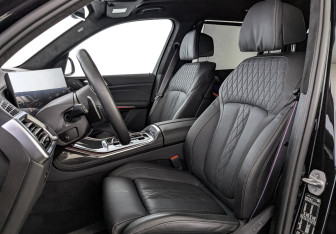Подержанный автомобиль BMW X7 2024 года (20 фото)
