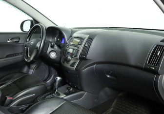 Подержанный автомобиль Hyundai i30 Hatchback 2009 года (9 фото)