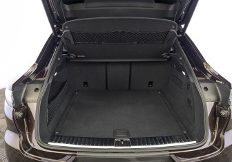 Подержанный автомобиль Porsche Cayenne 2019 года (10 фото)