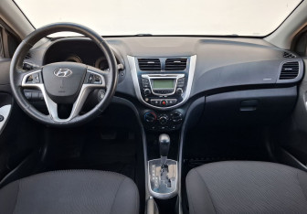 Подержанный автомобиль Hyundai Solaris Sedan 2011 года (12 фото)