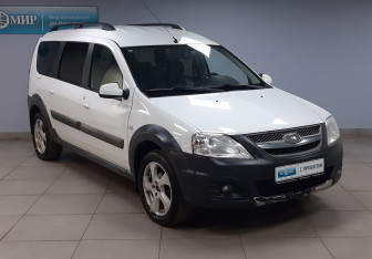 Подержанный автомобиль LADA (ВАЗ) Largus Wagon 2018 года (3 фото)