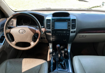 Подержанный автомобиль Toyota Land Cruiser Prado 2006 года (12 фото)