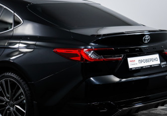 Подержанный автомобиль Toyota Camry Sedan 2024 года (16 фото)