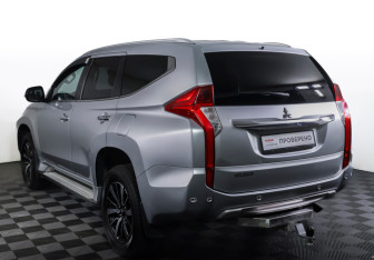 Подержанный автомобиль Mitsubishi Pajero Sport 2018 года (7 фото)