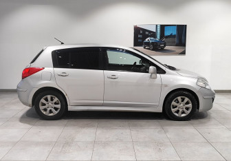 Подержанный автомобиль Nissan Tiida Hatchback 2011 года (4 фото)