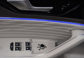 Подержанный автомобиль Hongqi HS5 2024 года (14 фото)