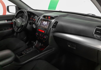 Подержанный автомобиль Kia Sorento 2014 года (7 фото)