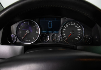 Подержанный автомобиль Volkswagen Touareg 2008 года (12 фото)