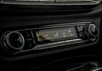 Подержанный автомобиль FAW Bestune T77 2023 года (11 фото)