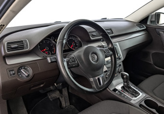 Подержанный автомобиль Volkswagen Passat Wagon 2013 года (15 фото)
