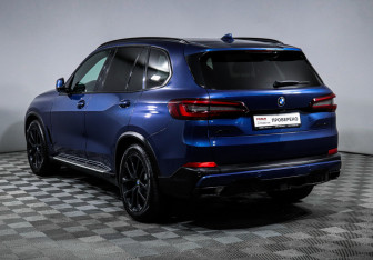 Подержанный автомобиль BMW X5 2020 года (7 фото)