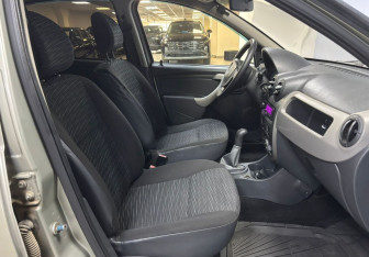 Подержанный автомобиль Renault Sandero 2011 года (10 фото)