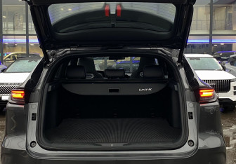 Подержанный автомобиль Changan UNI-K 2023 года (10 фото)