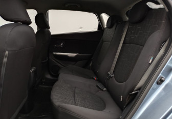 Подержанный автомобиль Kia Rio Hatchback 2013 года (11 фото)