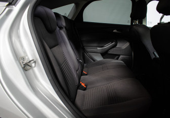 Подержанный автомобиль Ford Focus Hatchback 2017 года (9 фото)