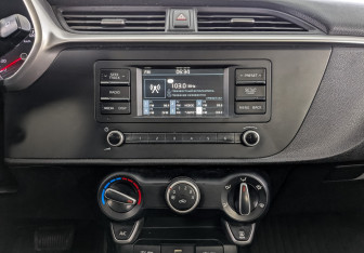 Подержанный автомобиль Kia Rio Hatchback 2021 года (16 фото)