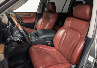 Подержанный автомобиль Lexus LX 2017 года (20 фото)