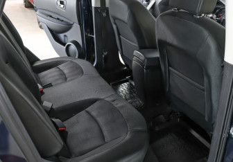 Подержанный автомобиль Nissan Qashqai 2012 года (12 фото)