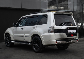 Подержанный автомобиль Mitsubishi Pajero 2019 года (7 фото)