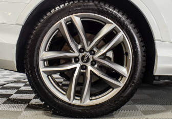 Подержанный автомобиль Audi Q7 2021 года (18 фото)