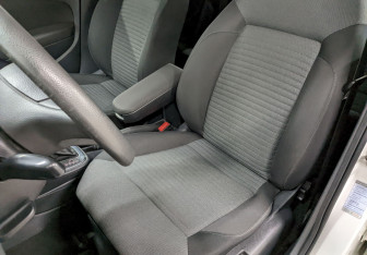 Подержанный автомобиль Volkswagen Polo Hatchback 2011 года (13 фото)