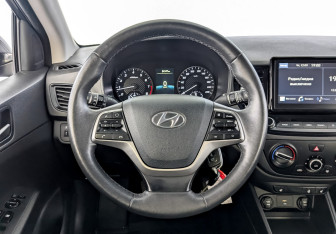 Подержанный автомобиль Hyundai Solaris Sedan 2021 года (21 фото)