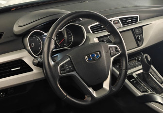 Подержанный автомобиль Geely Atlas 2018 года (12 фото)