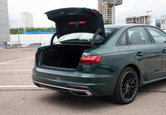 Подержанный автомобиль Audi A4 Sedan 2021 года (16 фото)