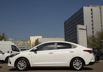 Подержанный автомобиль Hyundai Solaris Sedan 2021 года (6 фото)