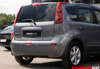 Подержанный автомобиль Nissan Note 2008 года (15 фото)