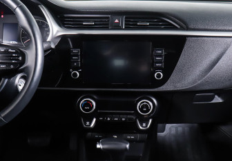 Подержанный автомобиль Kia Rio Hatchback 2021 года (14 фото)