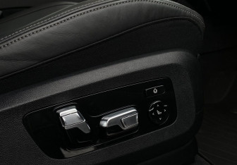 Подержанный автомобиль BMW X7 2022 года (26 фото)