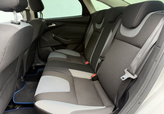 Подержанный автомобиль Ford Focus Sedan 2012 года (11 фото)