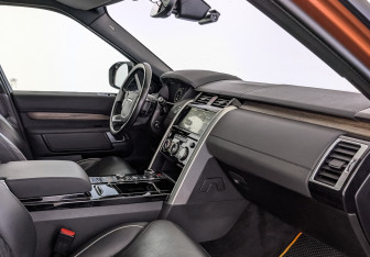 Подержанный автомобиль Land Rover Discovery 2019 года (13 фото)