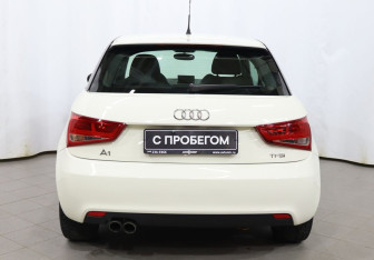 Подержанный автомобиль Audi A1 2011 года (5 фото)