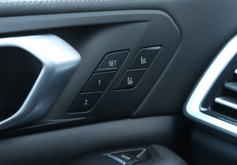 Подержанный автомобиль BMW X5 2020 года (20 фото)