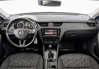 Подержанный автомобиль Skoda Octavia Liftback 2019 года (14 фото)