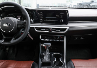 Подержанный автомобиль Kia K5 2021 года (14 фото)