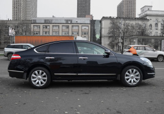 Подержанный автомобиль Nissan Teana 2010 года (4 фото)
