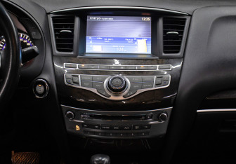 Подержанный автомобиль Infiniti QX60 2014 года (16 фото)
