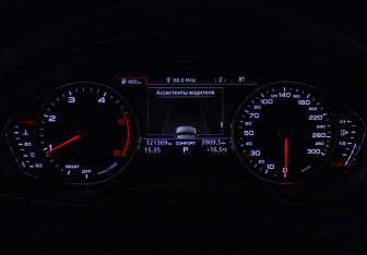 Подержанный автомобиль Audi Q5 2017 года (13 фото)