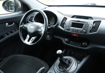 Подержанный автомобиль Kia Sportage 2010 года (12 фото)